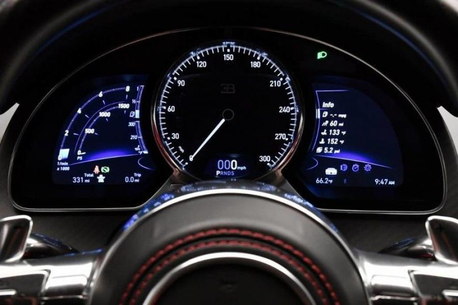 Панель приборов Bugatti Chiron 2019 года  (фото 10 из 29)